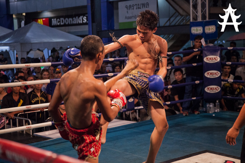Live Thai Boxing at MBK-Fight-Night-in-Bangkok-05.06.2013